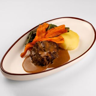 Томленые говяжьи щечки