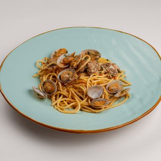 Паста с моллюсками вонголе