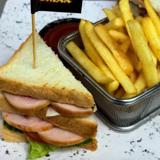 Клаб сэндвич с фри (350 г)