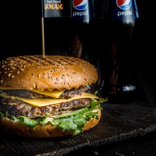 Чикенбургер с котлетой с сыром + фри + Pepsi (490 г)