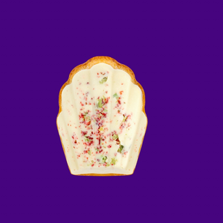 Мадлен с клубникой малиной (110г)