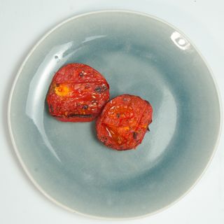 Помидор на мангале