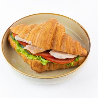 Круассан с курицей