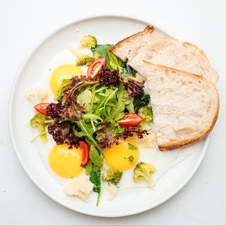 Глазунья со шпинатом 