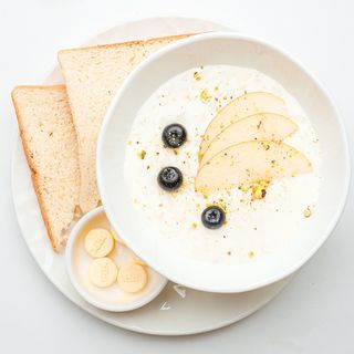 Каша рисовая с грушей  и голубикой