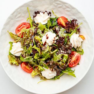 Теплый салат с баклажанами  и творожным сыром