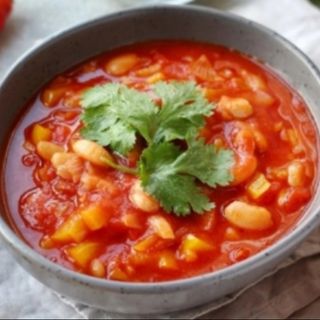 Томатный суп с фасолью (300 г)