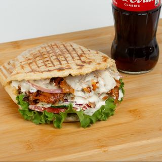 Комбо шаурма ассорти пита + напиток+соус+халапенью 