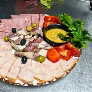 Мясная нарезка (300г)