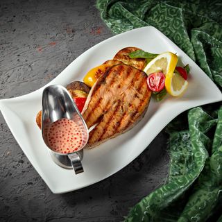 Семга в икорным соусе