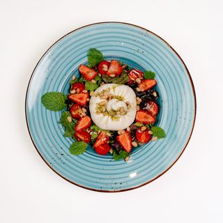 Құлпынай бикеш