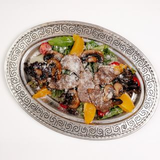 Жылқы етімен жылы салат