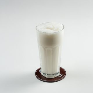 Милкшейк со сникерсом