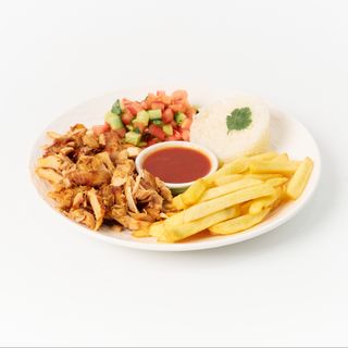 Донер куриный на тарелке