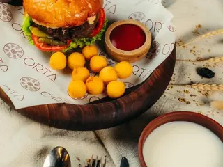 КОМБО Бургер из говядины (320 г.)с крокетами и шалап 0,2