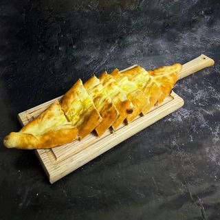 Пиде с сыром и яйцом