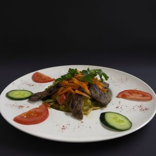 Теплый салат от шефа (говяжий)