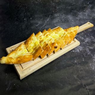 Пиде с сыром и колбасой