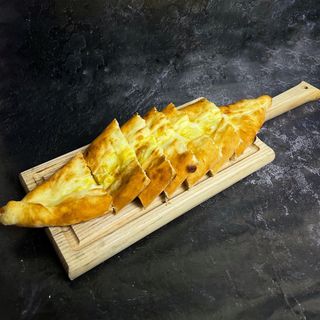 Пиде с сыром и яйцом