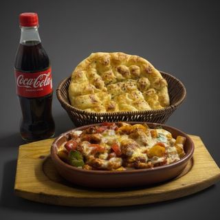 Куриное филе в сковороде с сыром