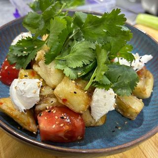 Салат из хрустящих баклажанов