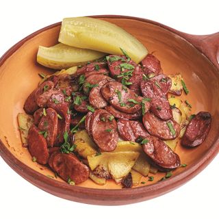 Жареный картофель по-домашнему с колбасками (240гр)