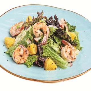 Салат с тигровыми креветками и апельсинами (300гр)