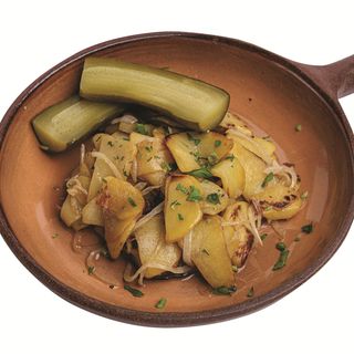 Жареный картофель по-домашнему с луком (180гр)