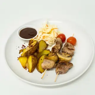 Сочные шашлычки из индейки с овощами.