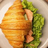 Круассан с семгой (400 г)