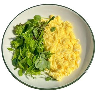 Завтрак из яйиц со свежей зеленью  (180г)