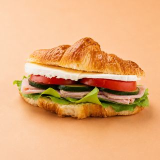 Круассан сэндвич с индейкой 