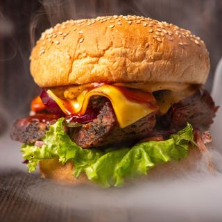 Бургер с мраморной рванной говядиной (350г)