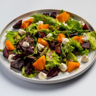 Свекольный-тыквенный салат с сыром (250г)