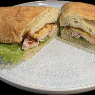 Сэндвич с томлёной индейкой  (320г)