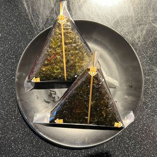 Самгак кимпаб с тунцом (1 шт)