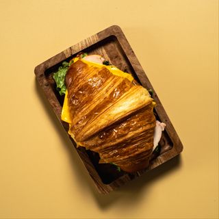 Круассан с курицей