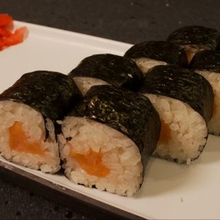 Мини роллы с лососем