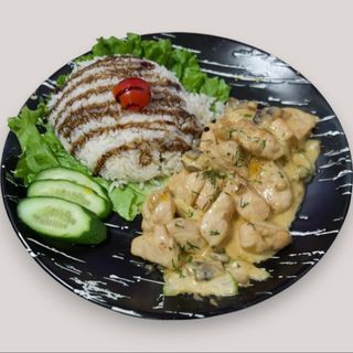 Курица с грибами в сливочном соусе