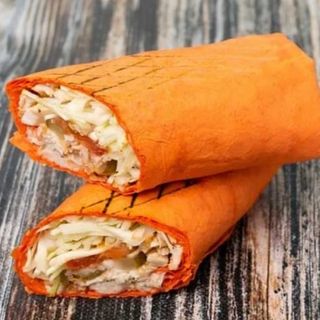 Донер с курицей в томатном лаваше