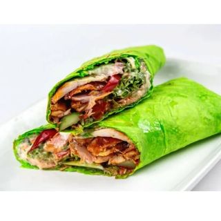 Донер с курицей в шпинатном лаваше