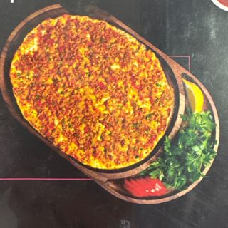 Лахмаджун с сыром