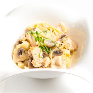 Паста с цыпленком и белыми грибами(300г)