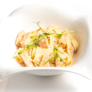 Паста с лососем в сливочном соусе(250г)