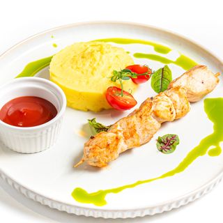 Шашлычек из куриного филе с кетчупом (250г)