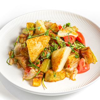 Салат из баклажанов с жареным сыром(210г)