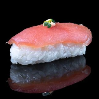Нигири с тунцом