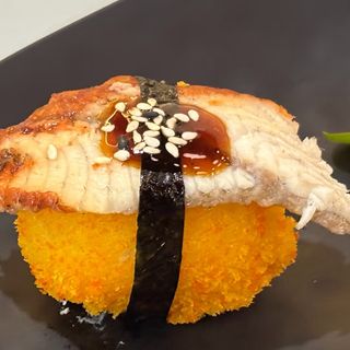 Нигири в кляре с угрём