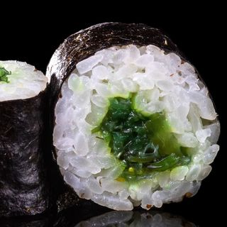 Ролл с авокадо