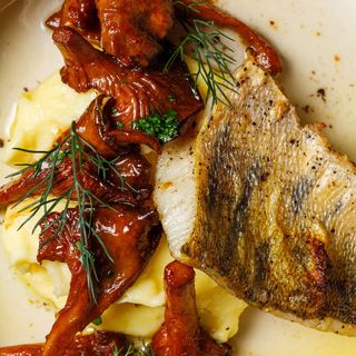 Судак с лисичками